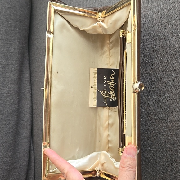 Vintage 1970s Brown Genuine Leather Clutch w/ Collapsible Bar Handle - Picture 6 of 9